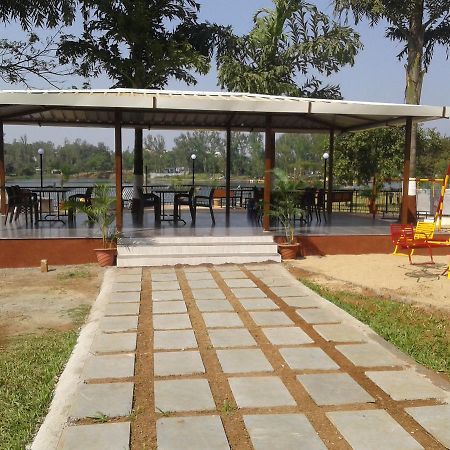 Savshanti Lake Resort Saputara Exteriör bild