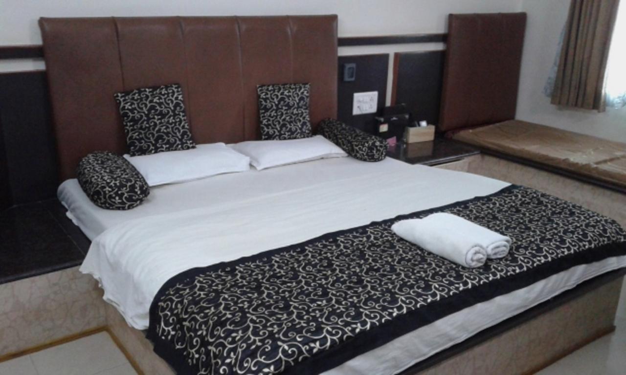 Savshanti Lake Resort Saputara Exteriör bild