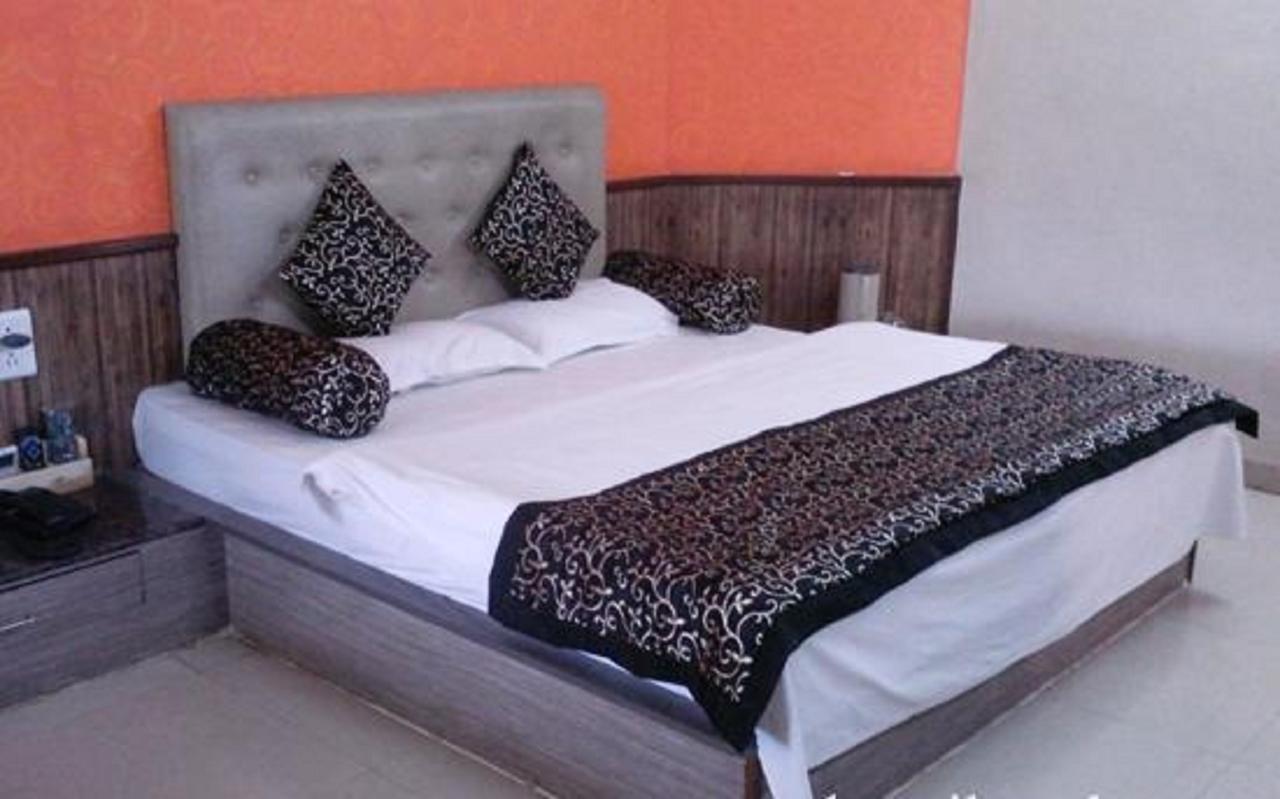 Savshanti Lake Resort Saputara Exteriör bild