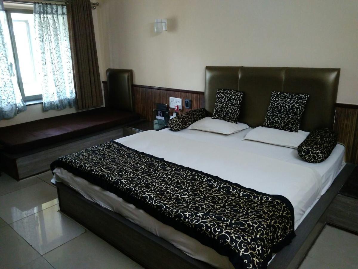 Savshanti Lake Resort Saputara Exteriör bild